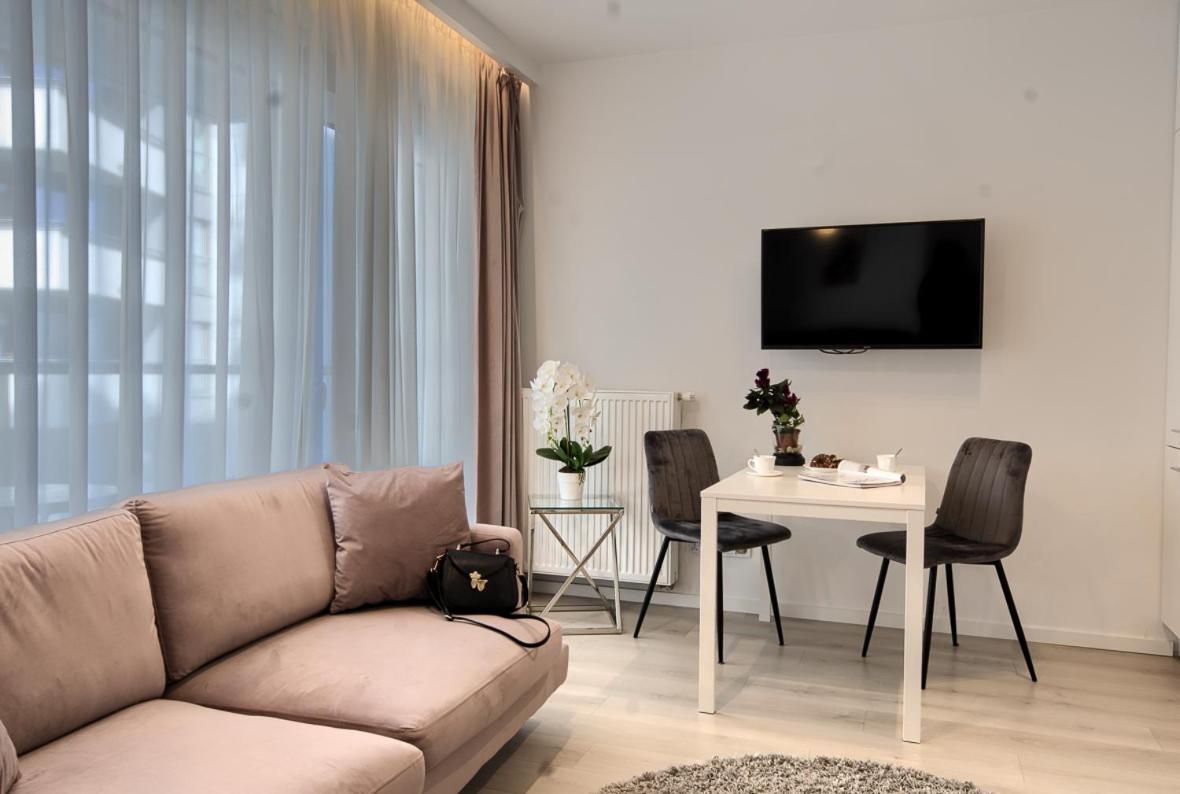 Mayad Residence Varsavia Esterno foto